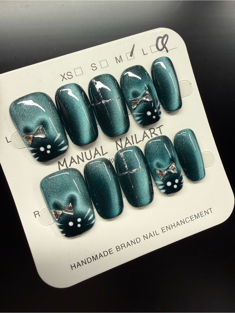 Emerald Green Cat Accent Press-On Nails Medium